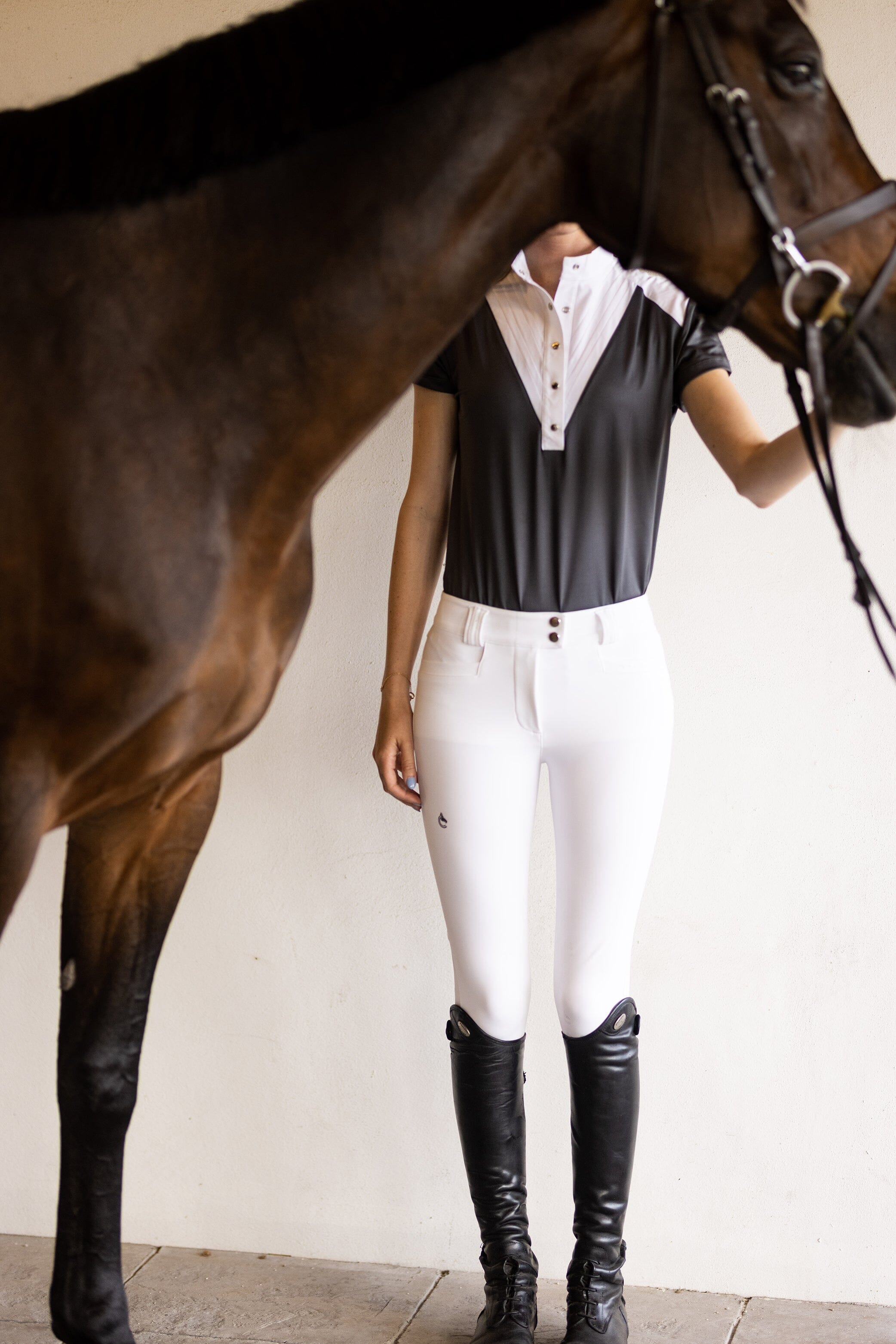 Dark Horse Margot ENTRE NOUS COLLECTION C R I N I Ē R E