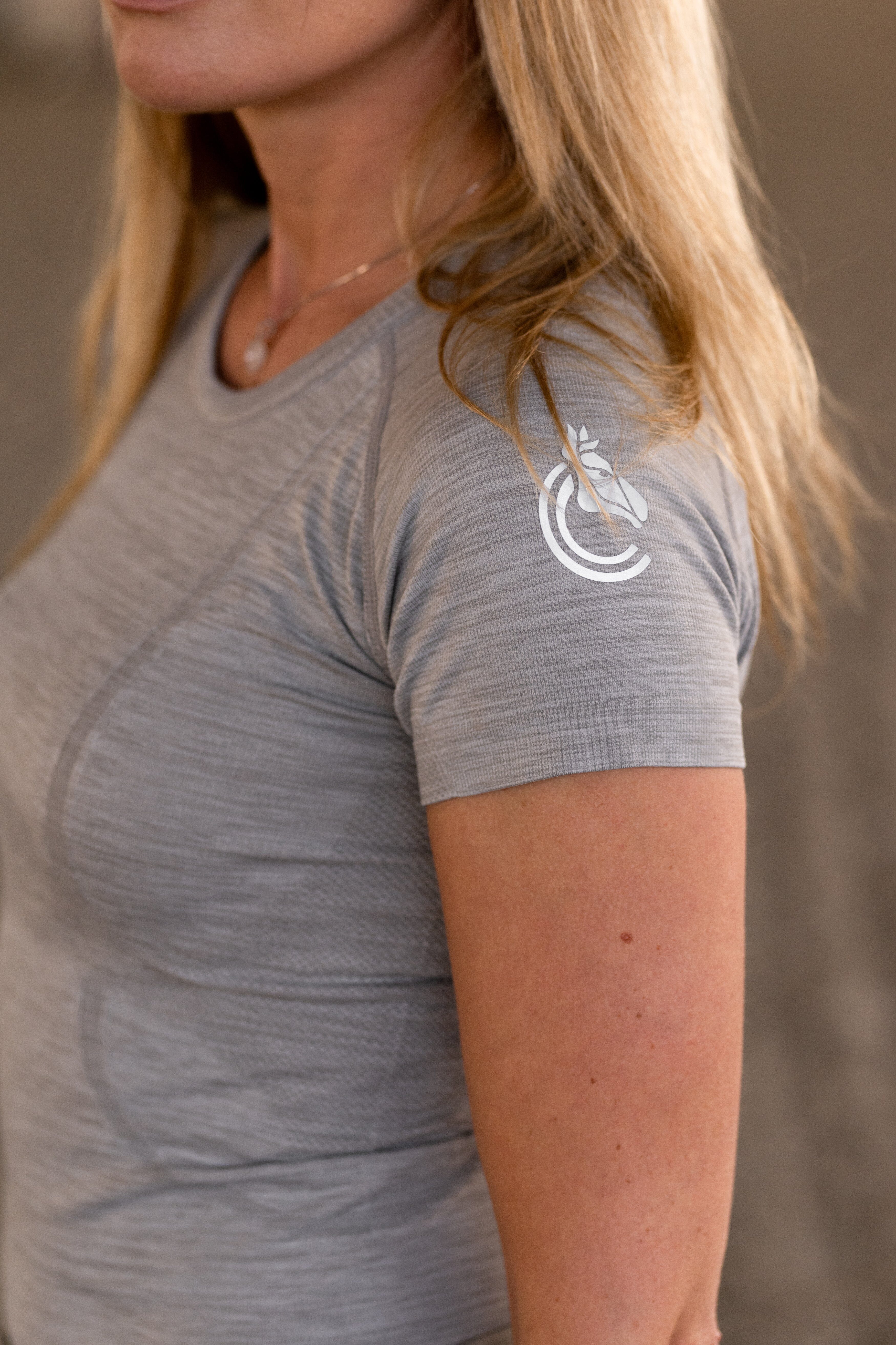 Short Sleeves Seamless Top Schooling Shirts C R I N I Ē R E